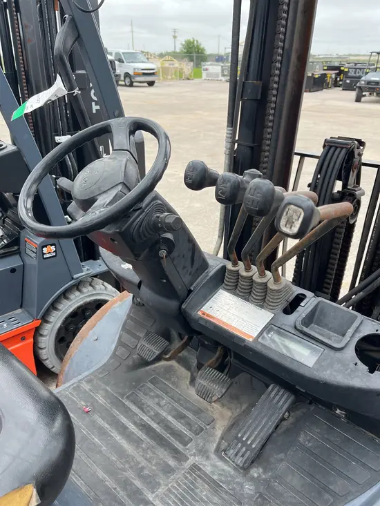 2016 Toyota 8FDU25 Warehouse Forklift