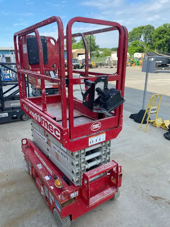 2018 MEC MICRO 19 Scissor Lift