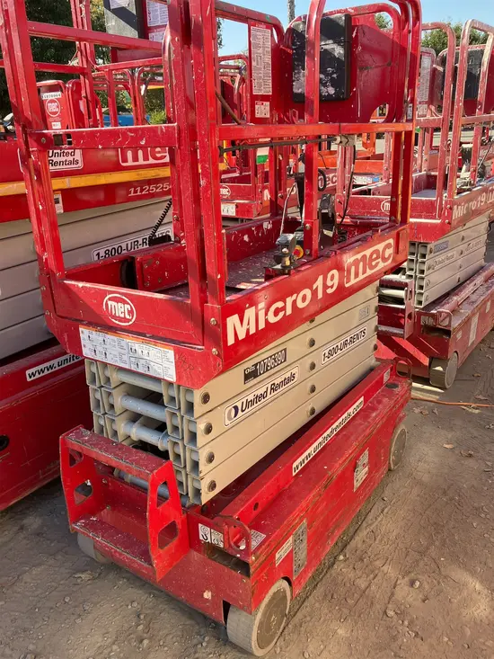 2018 MEC MICRO 19 Scissor Lift