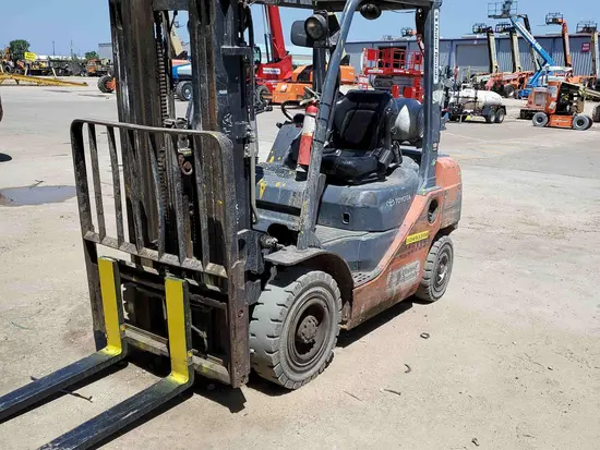 2016 Toyota 8FGU25 Warehouse Forklift