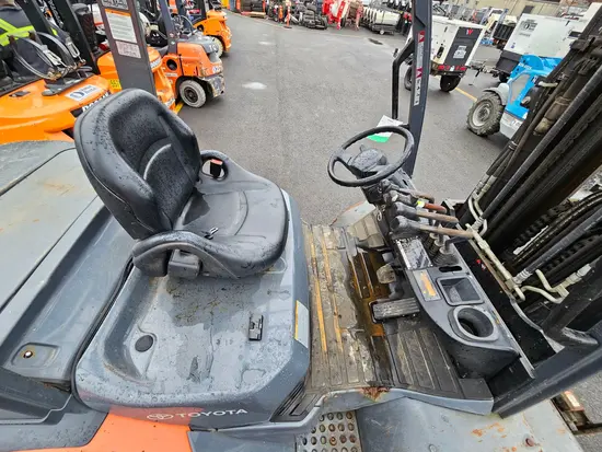 2017 Toyota 8FD45U Warehouse Forklift