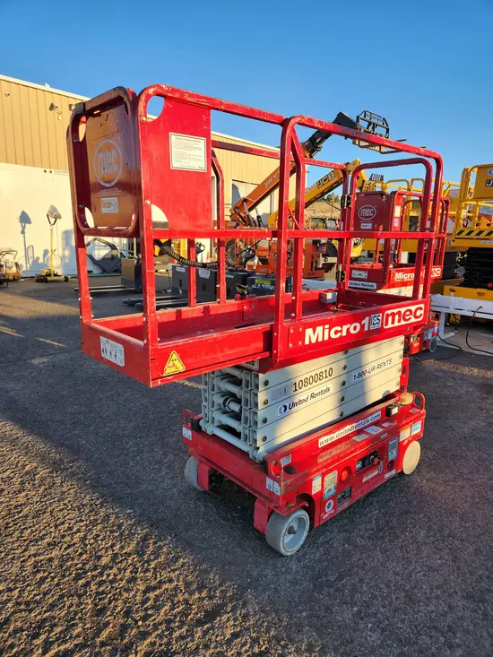 2018 MEC MICRO 19 Scissor Lift