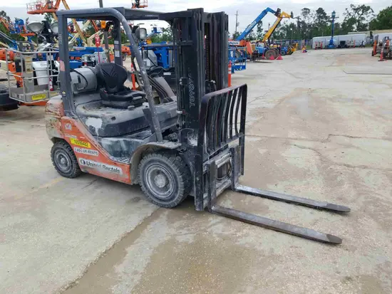 2017 Toyota 8FGU25 Warehouse Forklift