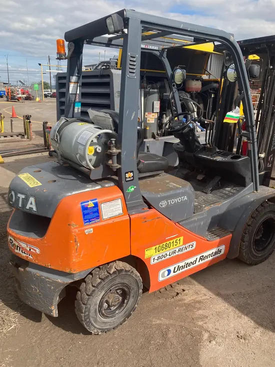 2017 Toyota 8FGU25 Warehouse Forklift
