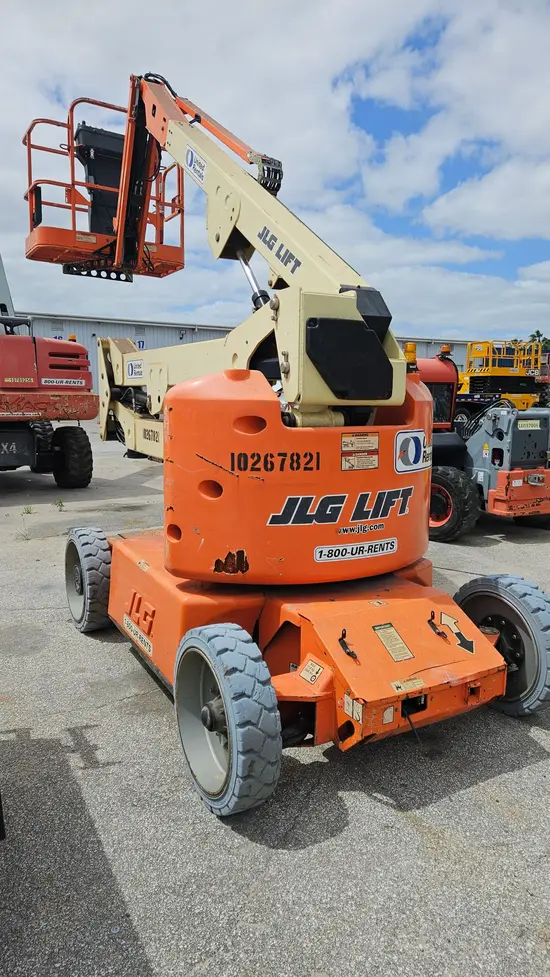 2014 JLG E450AJ Articulating Boom Lift