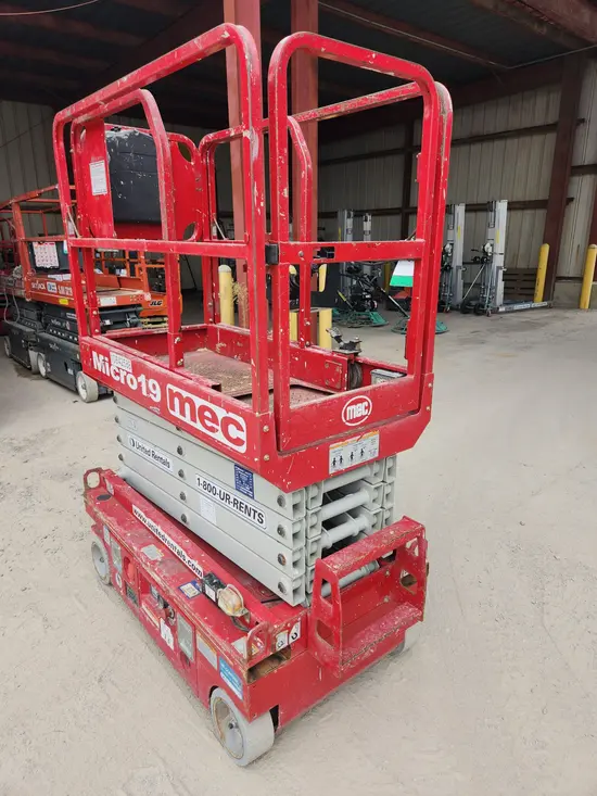 2018 MEC MICRO 19 Scissor Lift