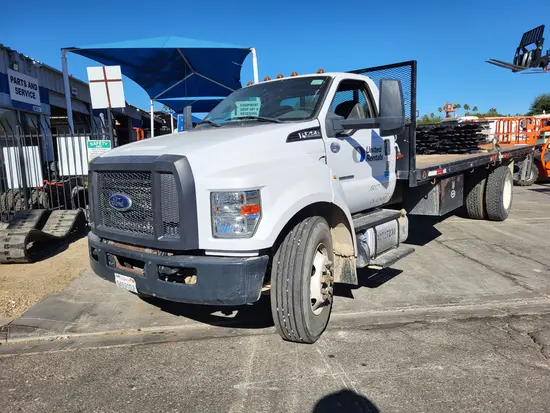 2017 Ford F-750 STAKE