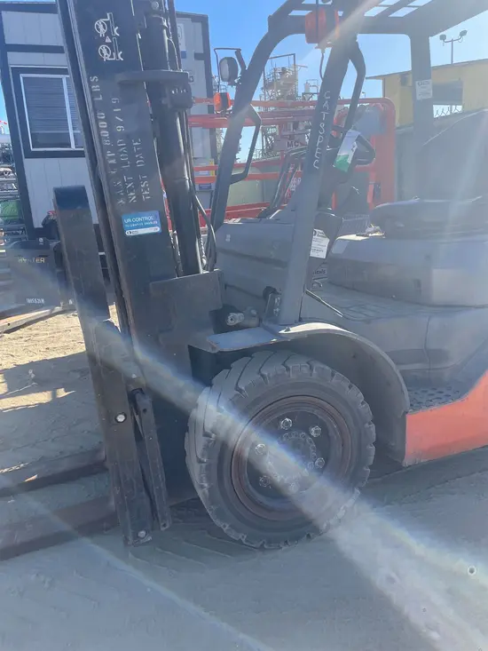 2015 Toyota 8FD35U Warehouse Forklift