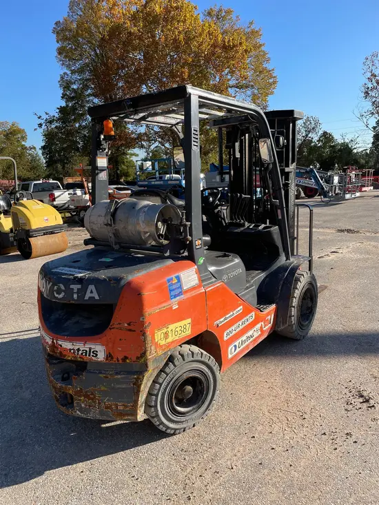 2018 Toyota 8FGU30 Warehouse Forklift