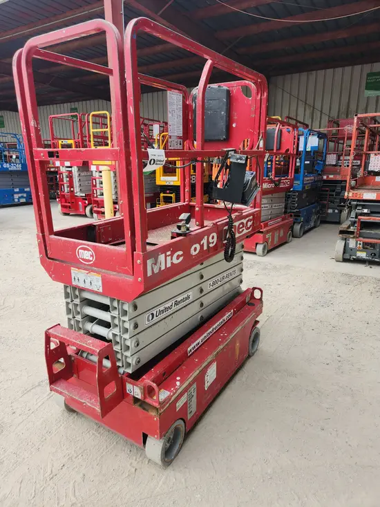 2018 MEC MICRO 19 Scissor Lift