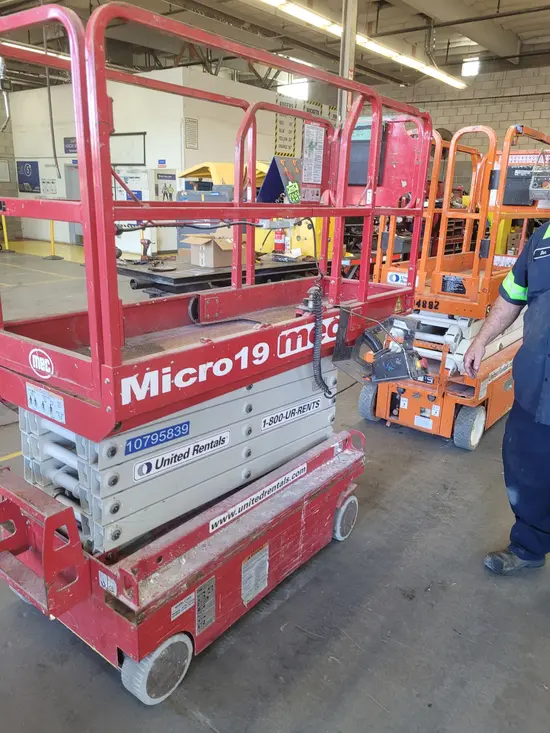 2018 MEC MICRO 19 Scissor Lift