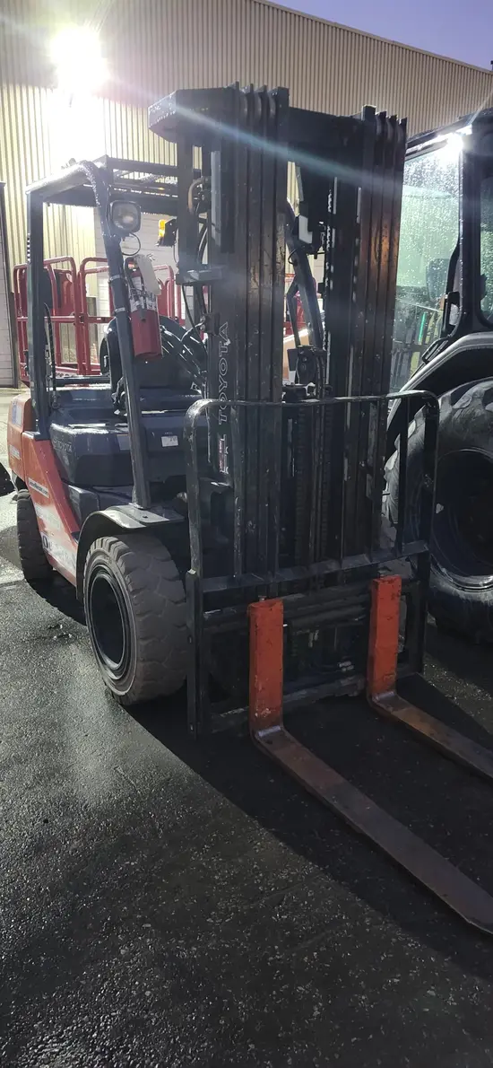 2018 Toyota 8FGU30 Warehouse Forklift