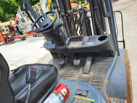 2018 Toyota 8FDU30 Warehouse Forklift