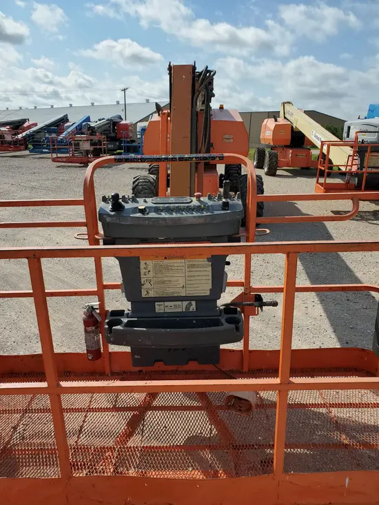 2013 JLG 800AJ Articulating Boom Lift