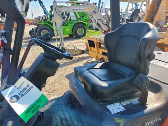 2017 Toyota 8FDU30 Warehouse Forklift