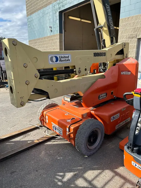 2012 JLG E400AN Articulating Boom Lift