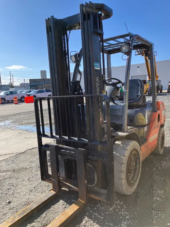 2016 Toyota 8FDU30 Warehouse Forklift