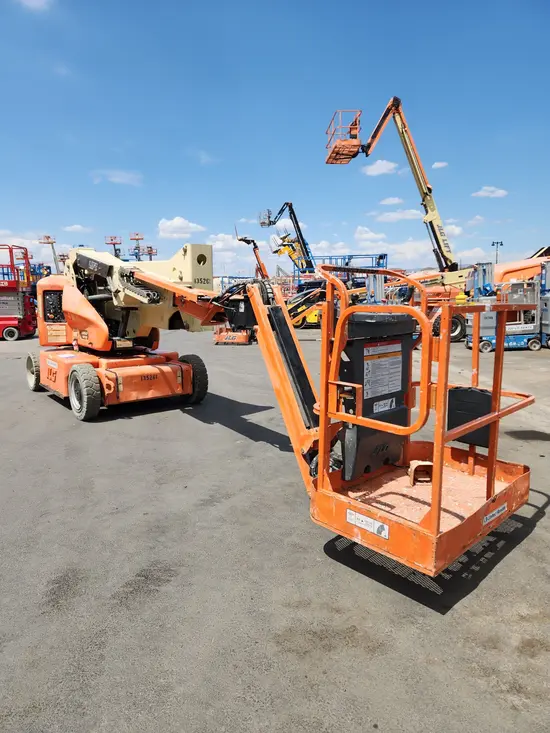 2014 JLG E400AJPN Articulating Boom Lift