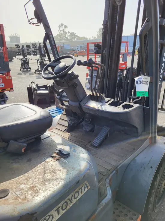 2015 Toyota 8FD35U Warehouse Forklift