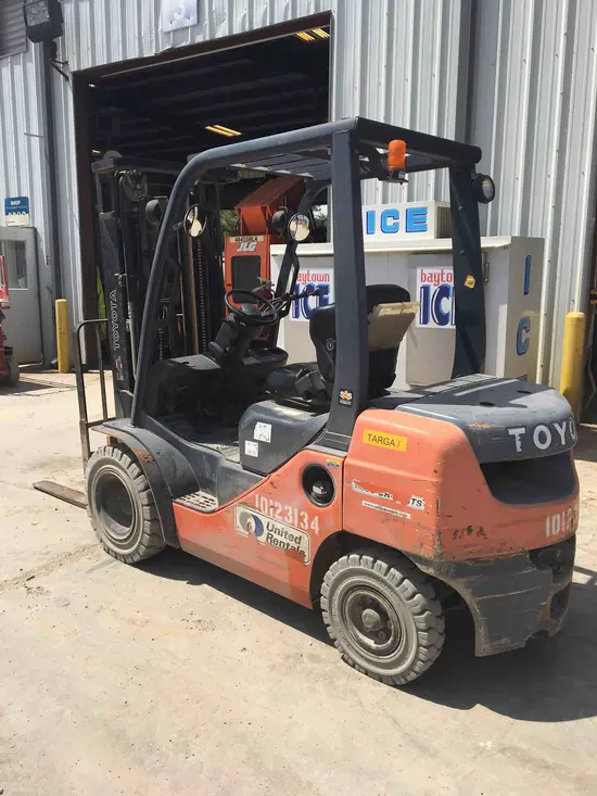 2013 Toyota 8FDU25 Warehouse Forklift