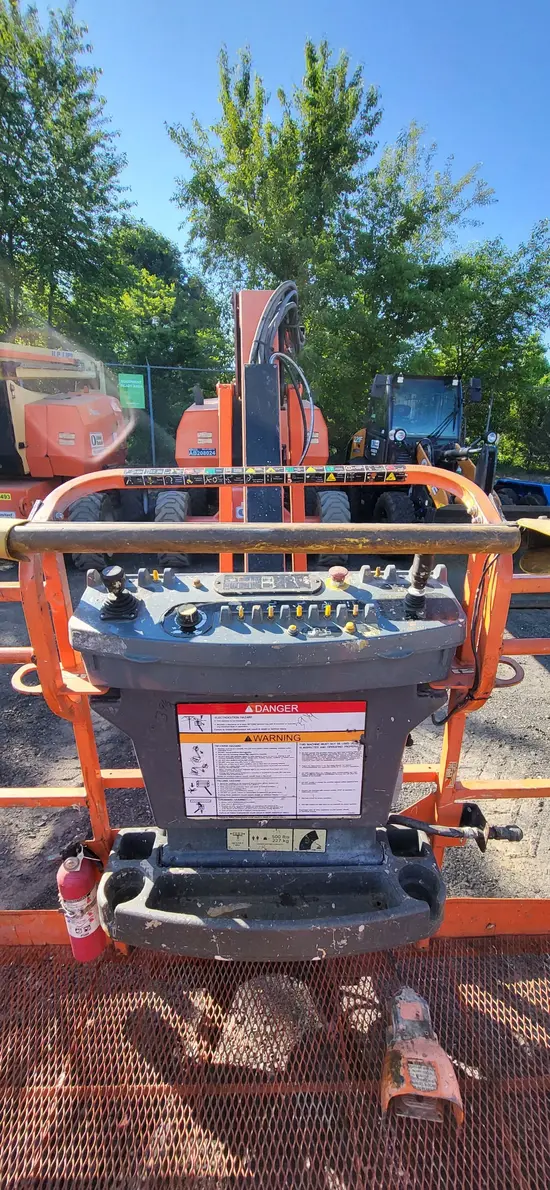 2015 JLG 800AJ Articulating Boom Lift