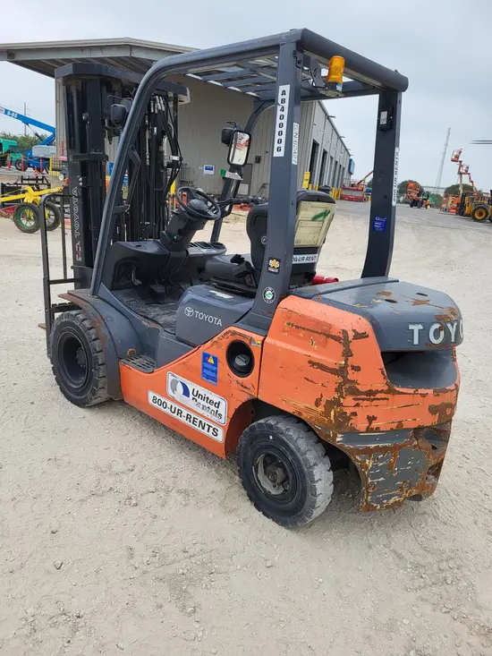 2018 Toyota 8FDU25 Warehouse Forklift