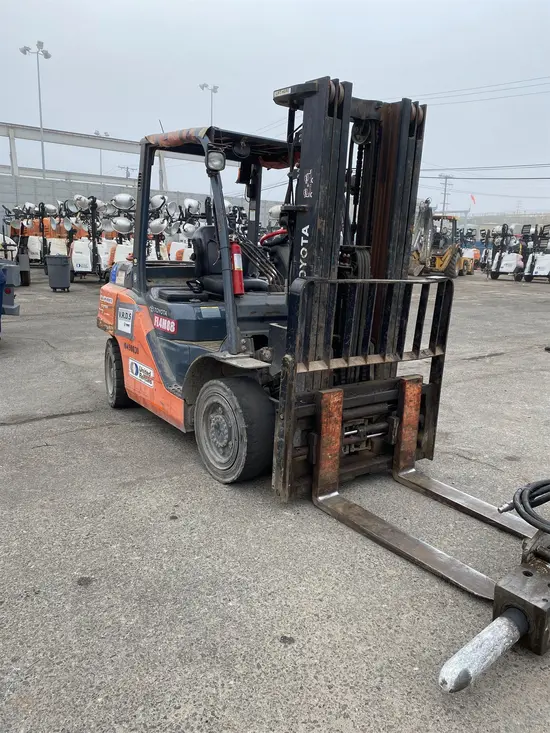 2016 Toyota 8FD35U Warehouse Forklift