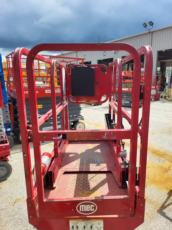 2018 MEC MICRO 19 Scissor Lift