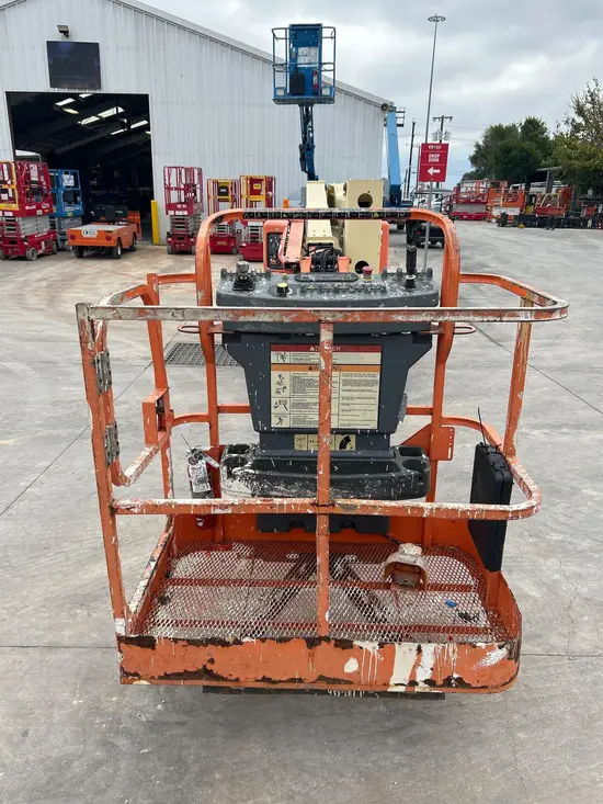 2014 JLG E400AJPN Articulating Boom Lift