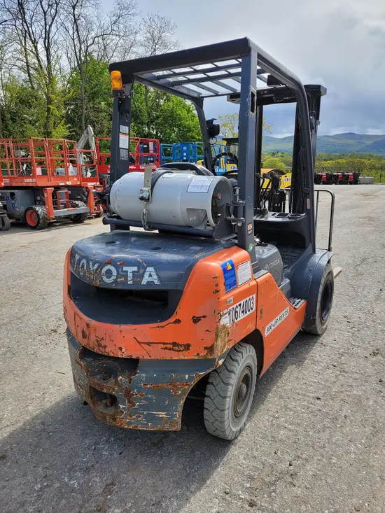 2017 Toyota 8FGU25 Warehouse Forklift