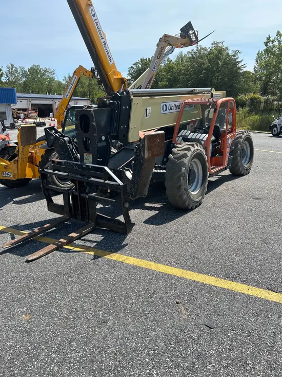 2016 JLG 1055 Forklift