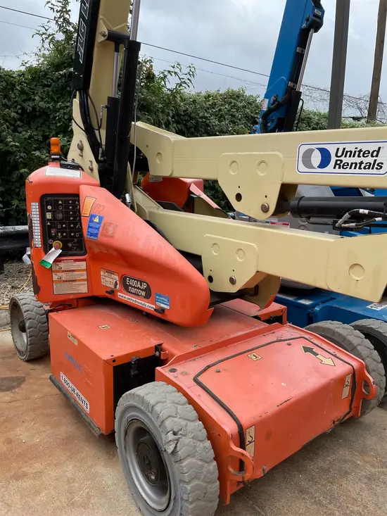 2016 JLG E400AJPN Articulating Boom Lift