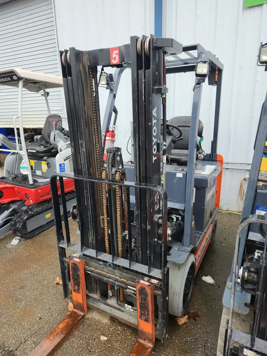 2018 Toyota 8FBCU25 Warehouse Forklift
