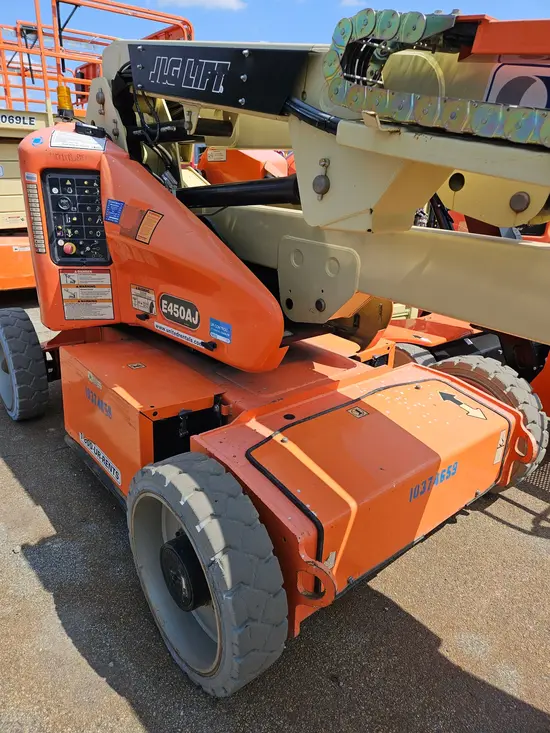 2015 JLG E450AJ Articulating Boom Lift