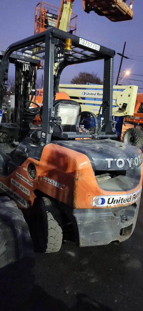 2018 Toyota 8FGU30 Warehouse Forklift