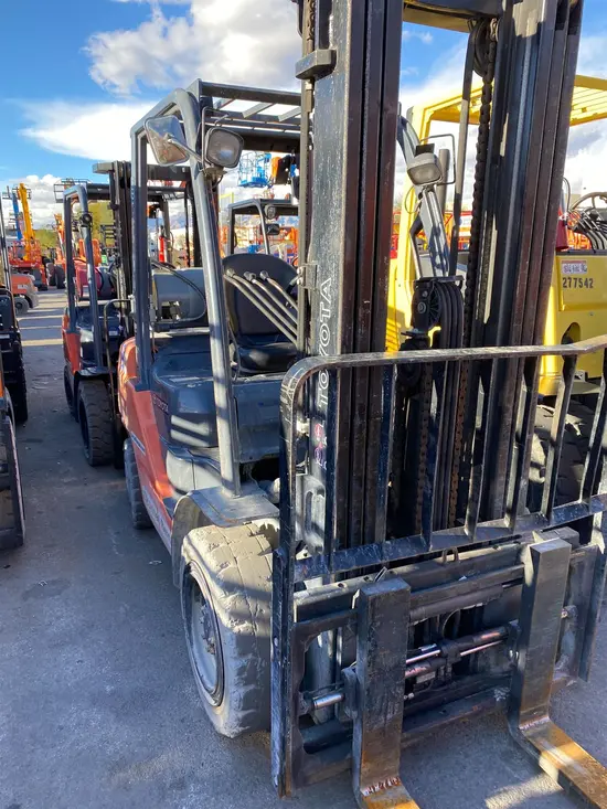 2018 Toyota 8FGU30 Warehouse Forklift