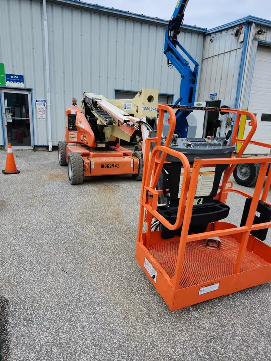 2012 JLG E450AJ Articulating Boom Lift