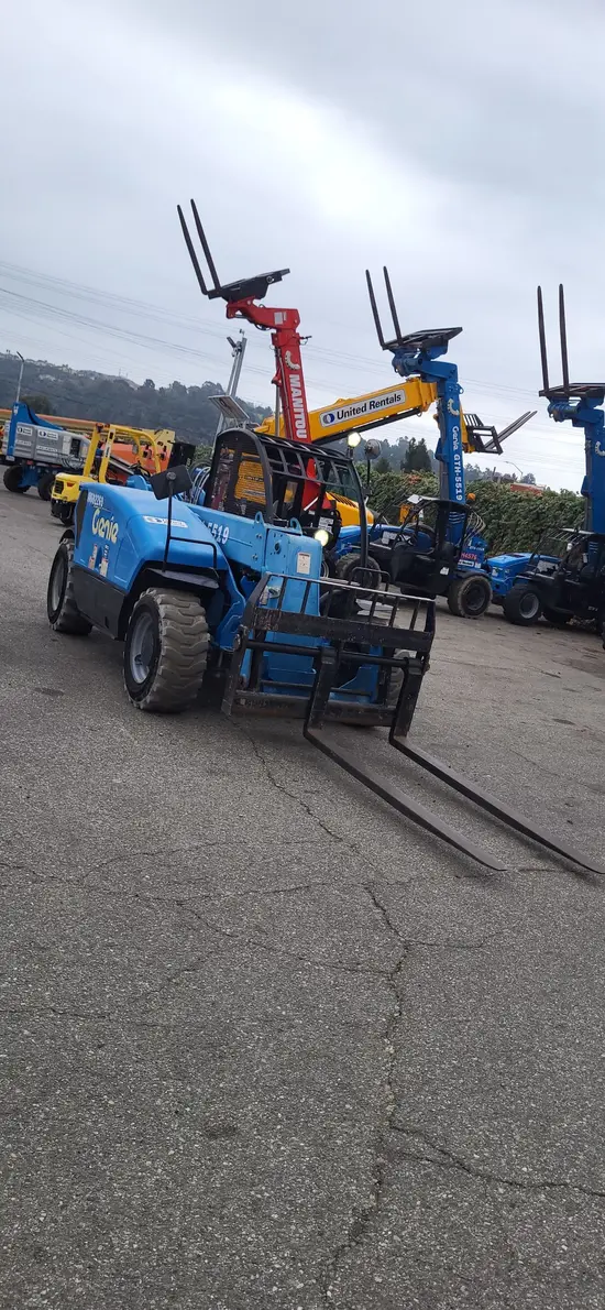 2017 Genie GTH-5519 Forklift