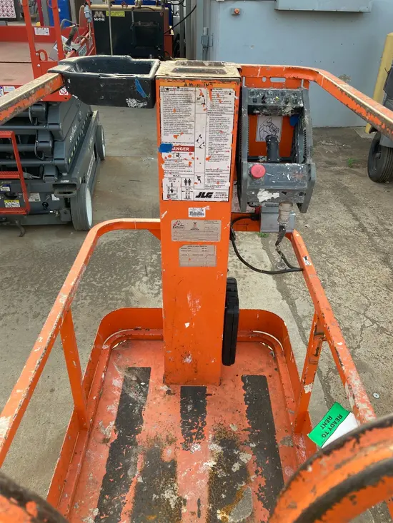 2016 JLG 1230ES Self-Propelled One-Person Lift