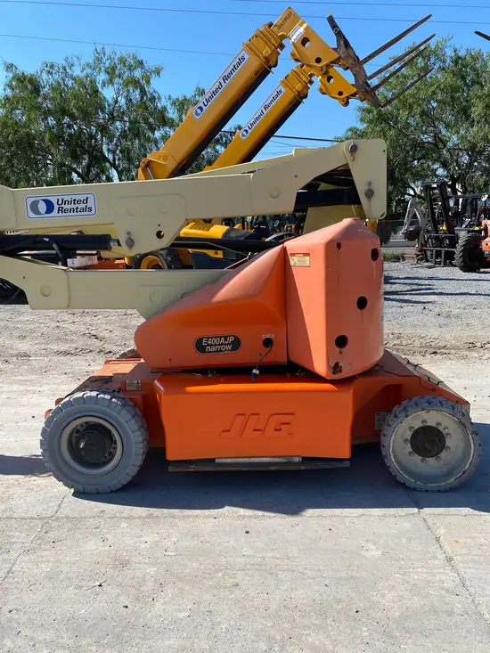 2013 JLG E400AJPN Articulating Boom Lift