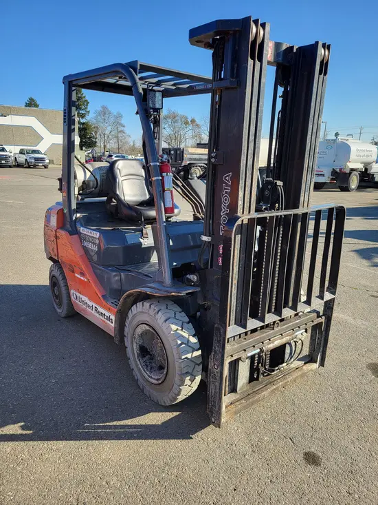 2017 Toyota 8FGU25 Warehouse Forklift