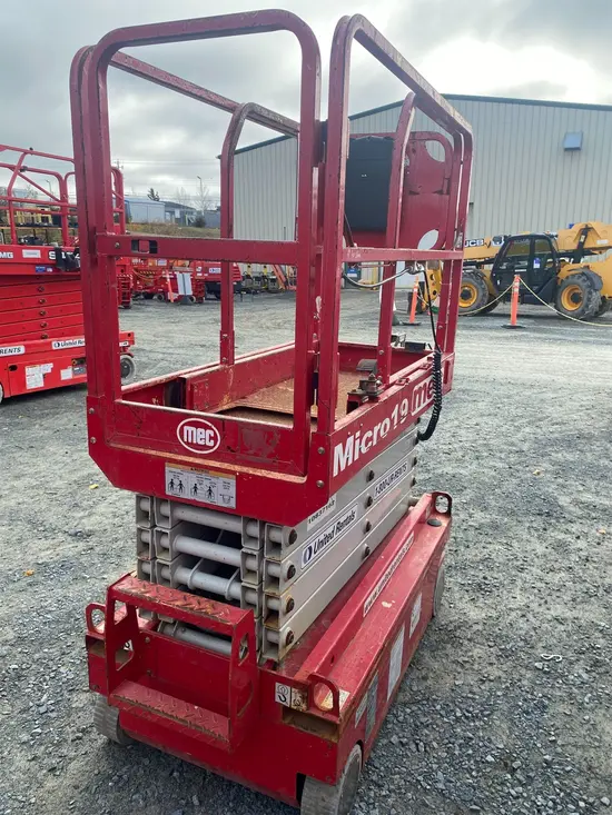 2018 MEC MICRO 19 Scissor Lift