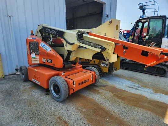 2014 JLG E400AJPN Articulating Boom Lift