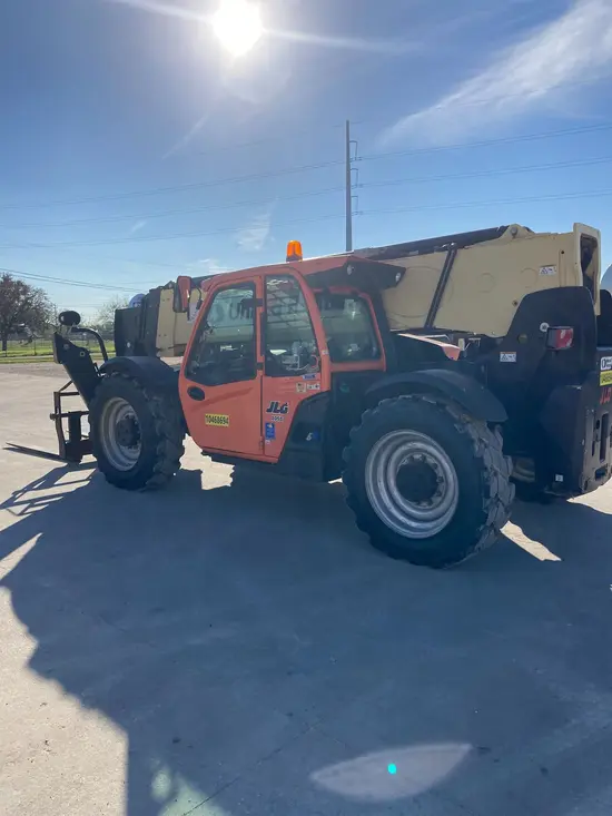2016 JLG 1055 Forklift