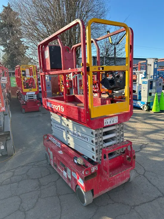 2017 MEC MICRO 19 Scissor Lift