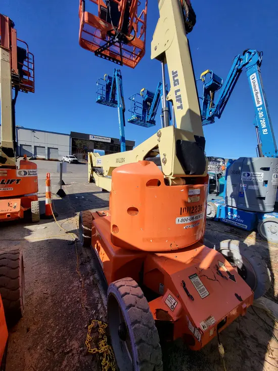 2013 JLG E450AJ Articulating Boom Lift