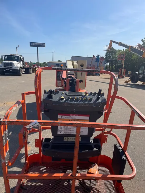 2015 JLG E400AJPN Articulating Boom Lift