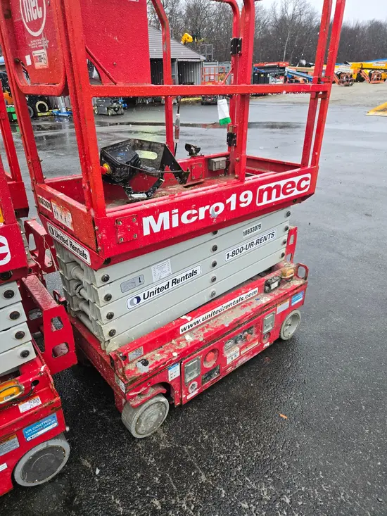 2018 MEC MICRO 19 Scissor Lift