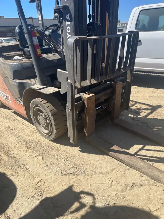2016 Toyota 8FD35U Warehouse Forklift