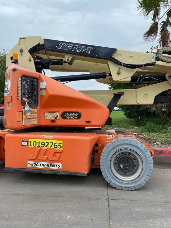 2013 JLG E400AJPN Articulating Boom Lift
